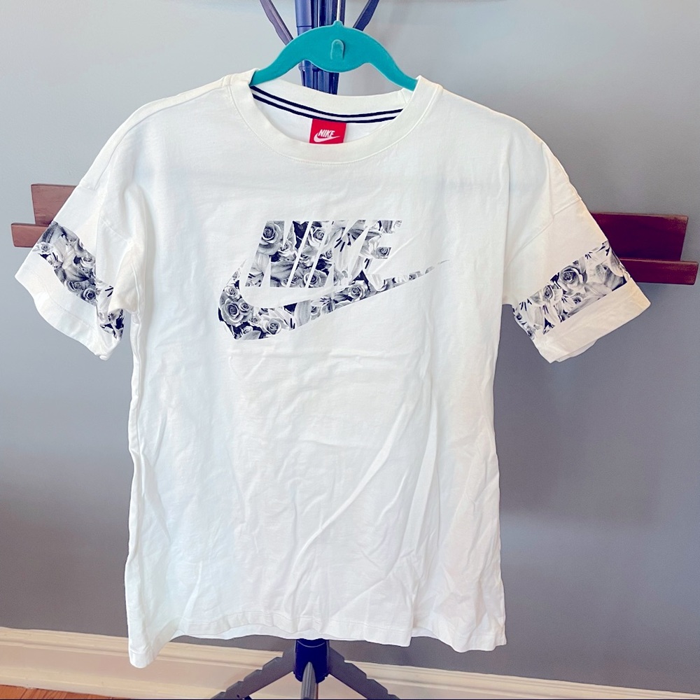 Nike roses t shirt